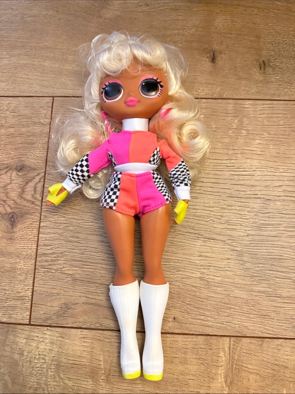 L.O.L. OMG “Lights Speedster”Racing Outfit (car sold separately in my closet)